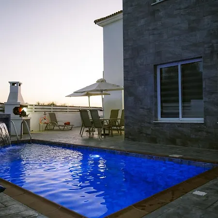 Costa Cornelia Homes וילה